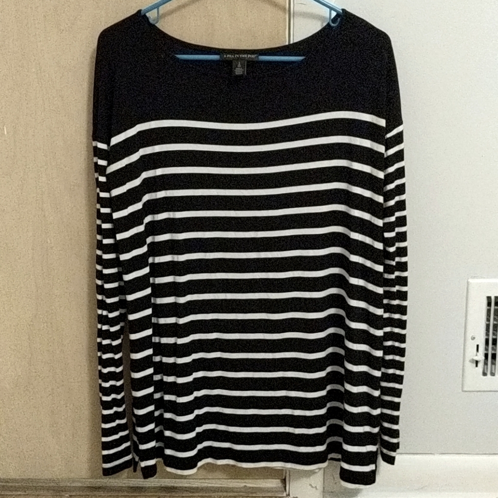 Maternity Pea in the Pod long sleeved shirt